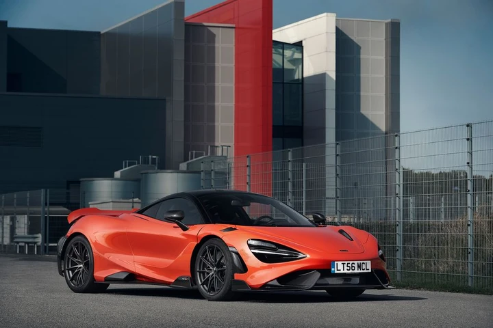 McLaren 765LT: nuovi standard di velocità e prestazioni