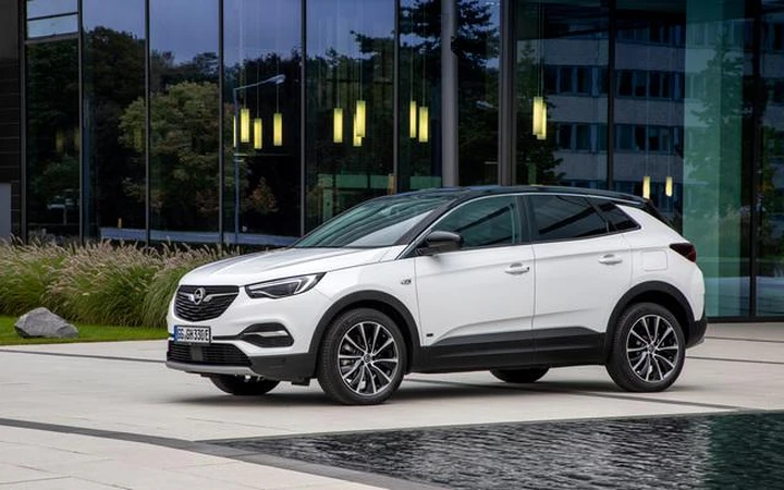 Opel Grandland X Hybrid Plug-in: a trazione anteriore
