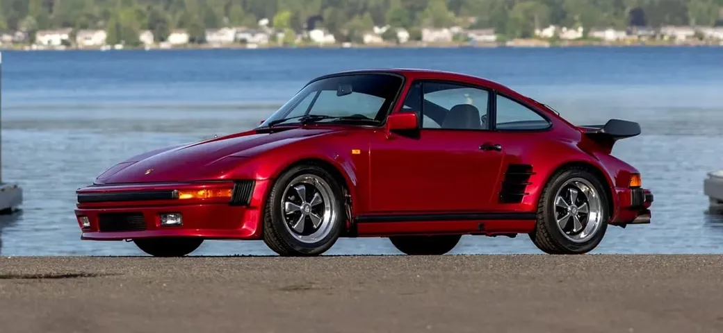 Ricordata la Porsche 911 Turbo coi fari a scomparsa? Oggi si trova all'asta