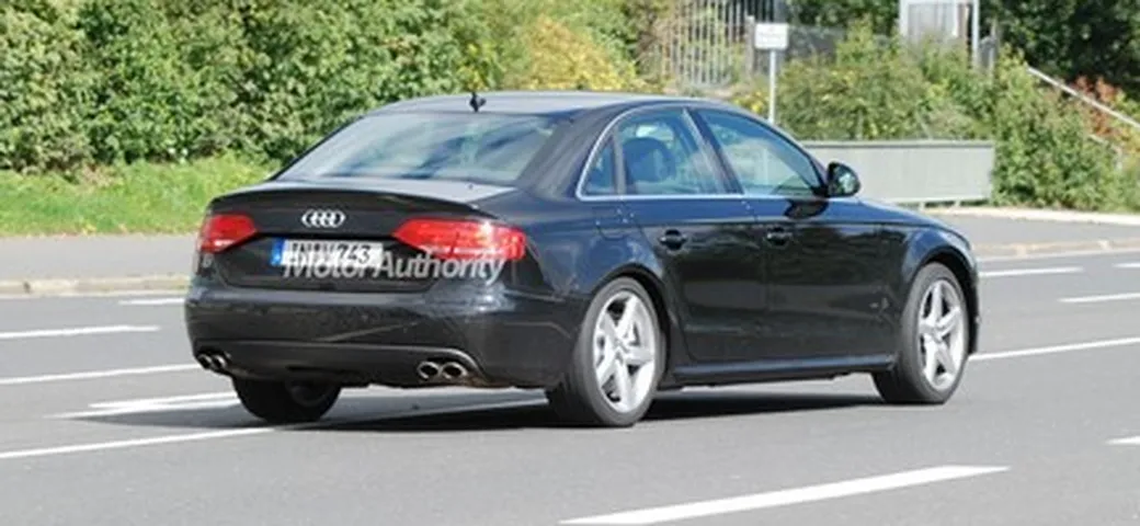 Foto spia: nuova Audi S4