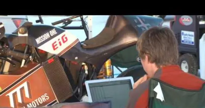 Nuovo record di velocità per una moto elettrica, 241.5 km/h (159 mph)