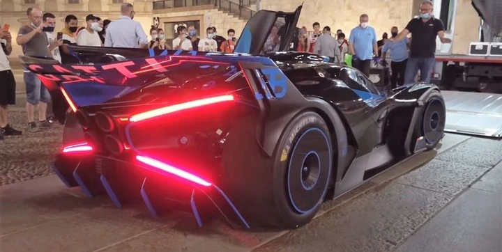 Bugatti Bolide: il sound del W16 da 1850 CV