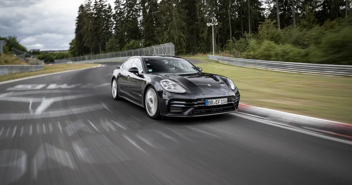 Porsche Panamera: foto spia ufficiali della versione restyling