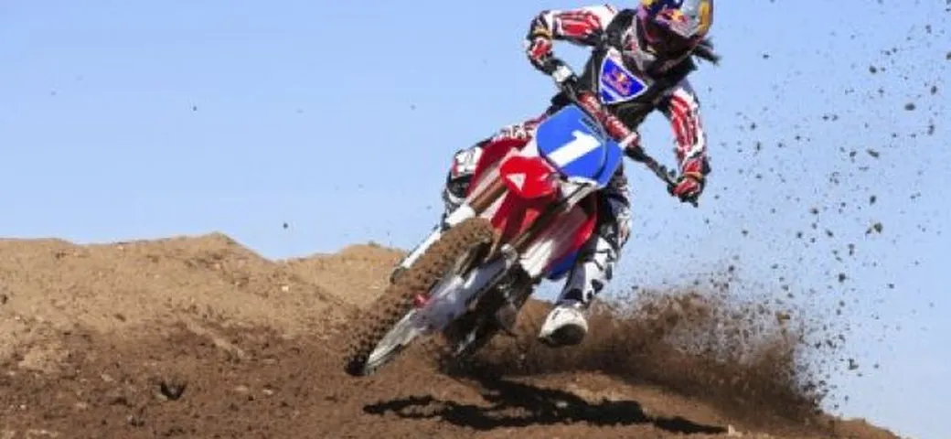 Red Bull Moto ChiX: scuola di cross per le ragazze che amano il fango