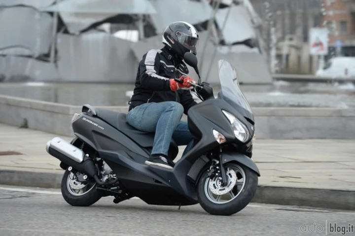 Suzuki Burgman 125 e 200 ABS: prezzi, informazioni e prova su strada