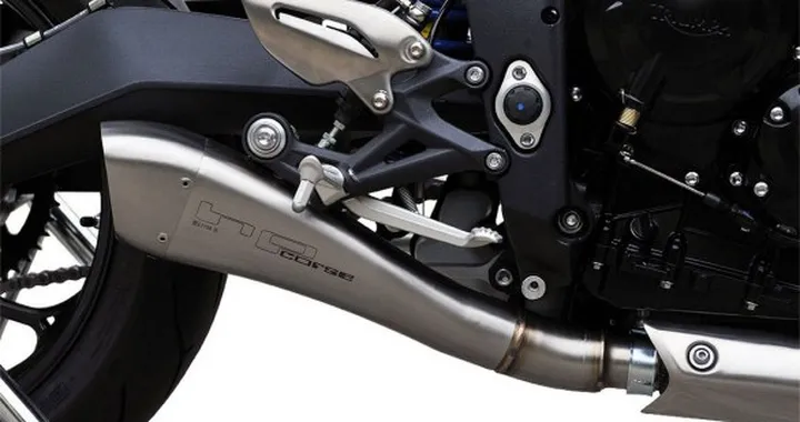 HP Corse: Scarico basso Hydroform per Triumph Street Triple 2013-14