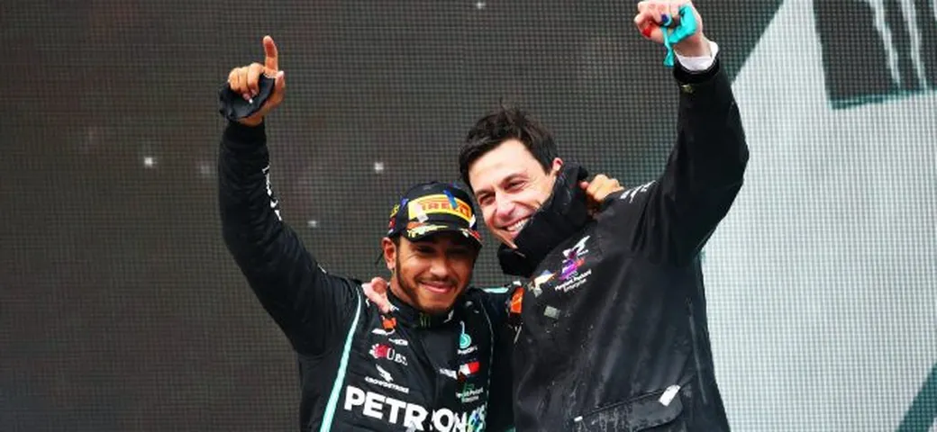 Formula 1: Hamilton ha firmato con la Mercedes per il 2021