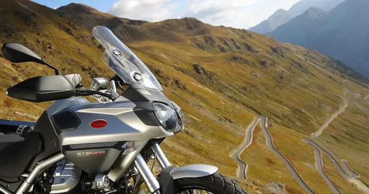 Moto Guzzi al 37° Motoraduno Stelvio International Metzeler