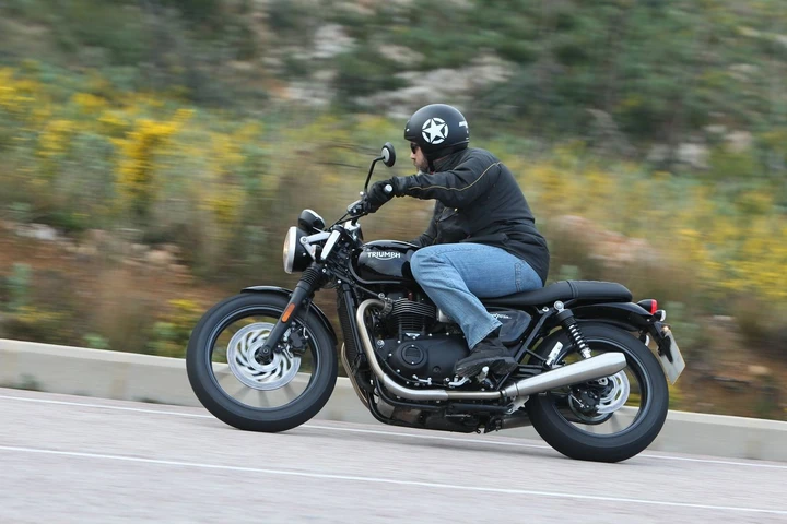 Triumph Street Twin: il test su strada