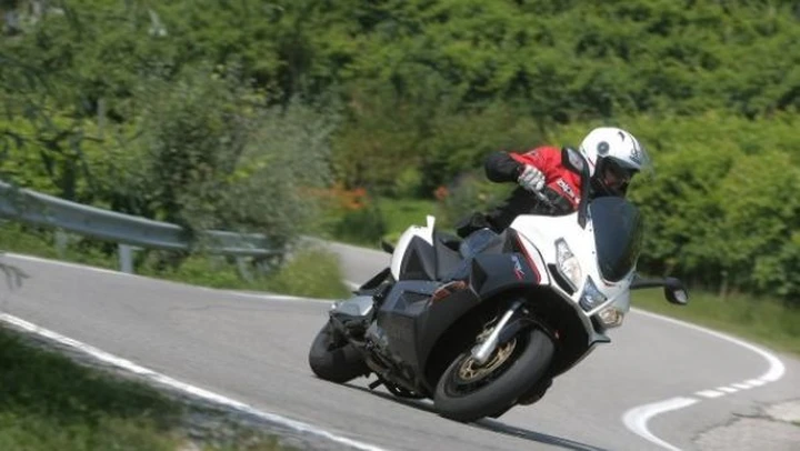 Aprilia SRV850 ABS/aTC 2012: il Test di Motoblog