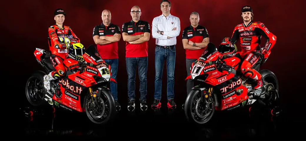 Superbike 2025: Bautista e Bulega pronti a ruggire con la nuova Panigale V4 R