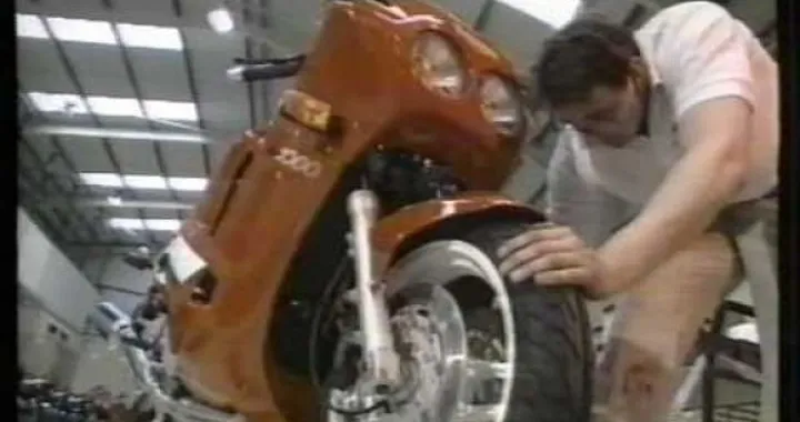 Triumph: "Building on a heritage", lo stabilimento di Hinckley