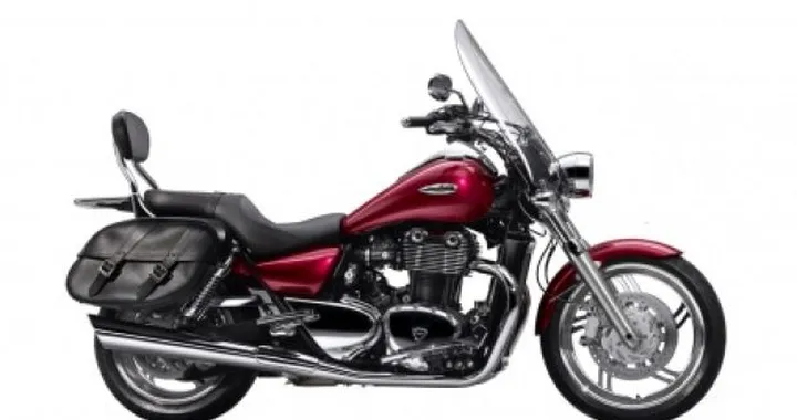 Triumph presenta la soft touring Thunderbird SE