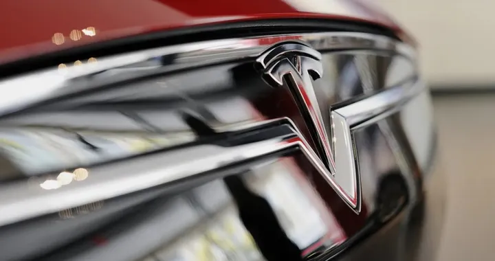 Tesla sta testando un'auto completamente autonoma: arriva fra un mese
