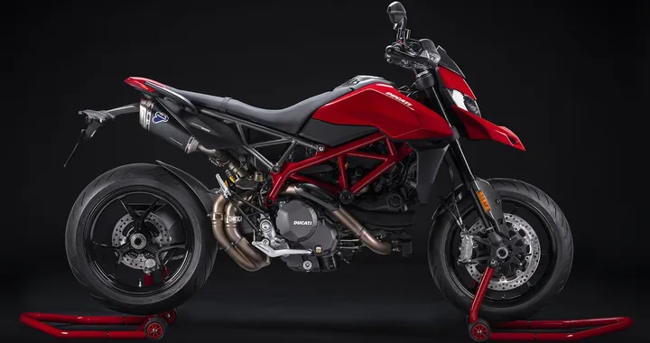 Ducati Hypermotard 950: disponibile una gamma completa di accessori Performance [FOTO]