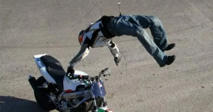 Cambio di moto per lo stunt Emanuele Freddo