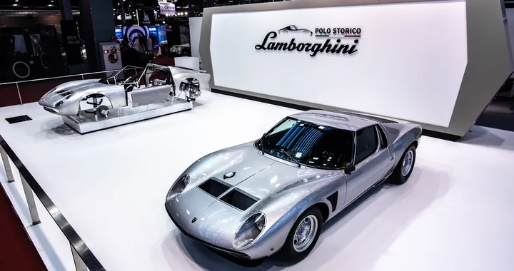 Lamborghini Polo Storico a Rétromobile 2020 con una Miura SVJ