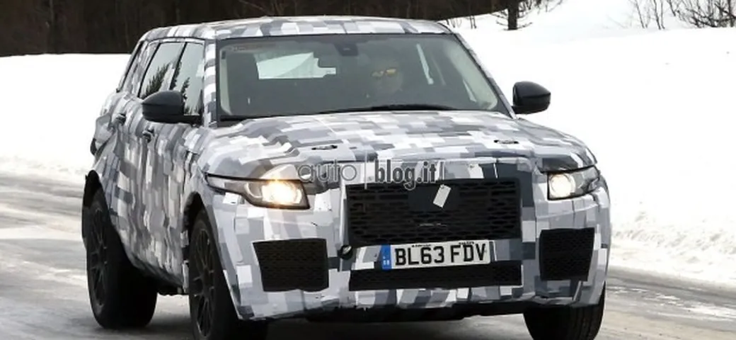 Nuova Land Rover Freelander: foto spia della variante ad alte prestazioni