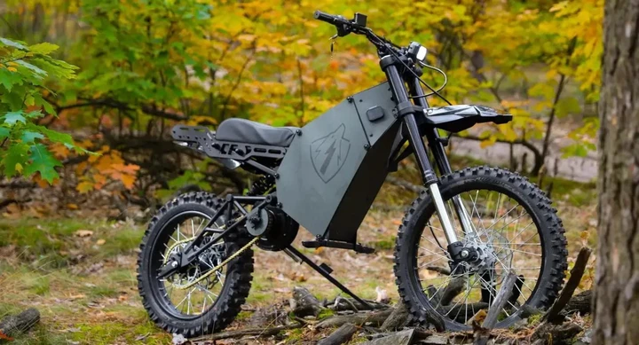 Wolfstorm: la moto elettrica ucraina invisibile ai sensori termici