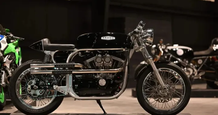 “Hardon”: la folle café racer con telaio Norton e motore Harley