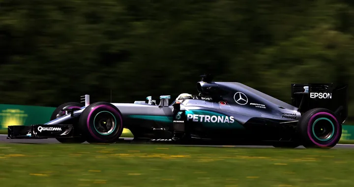 GP Austria F1 2016: Vince Hamilton, poi Verstappen e Raikkonen, Vettel fuori