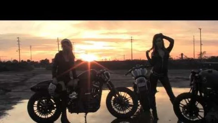 Un altro giorno di lavoro nell'officina Roland Sands Design