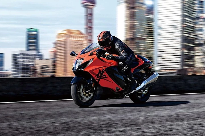 Suzuki Hayabusa 25th Anniversary: debutta la nuova versione celebrativa [FOTO]