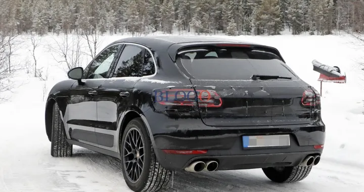 Porsche Macan 2017: foto spia del facelift