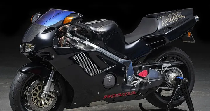 Honda NR 750: nera e cattivissima. L'esemplare è in vendita