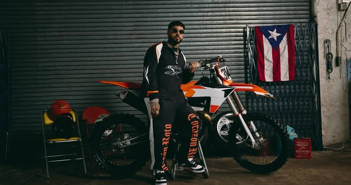 Reebok e Anuel AA lanciano la capsule Sport Love: stile street e identità culturale