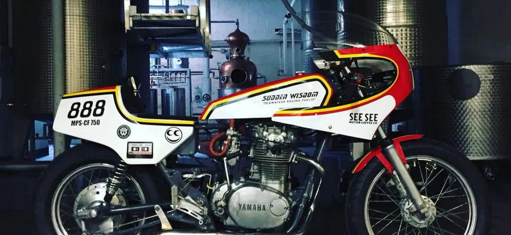 A Bonneville con una Yamaha XS650 alimentata a vodka