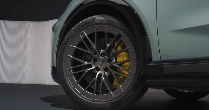 Porsche Cayenne Electric Turbo, 0-100 in 2,5 secondi: Pirelli prepara gomme speciali per domare la sua coppia elettrica