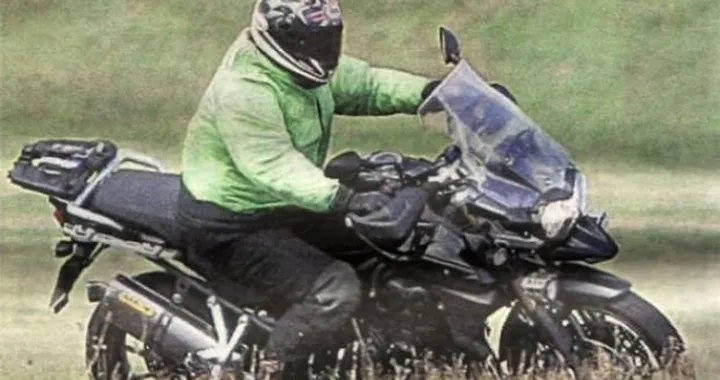 Triumph Explorer 1200: ecco una nuova foto spia