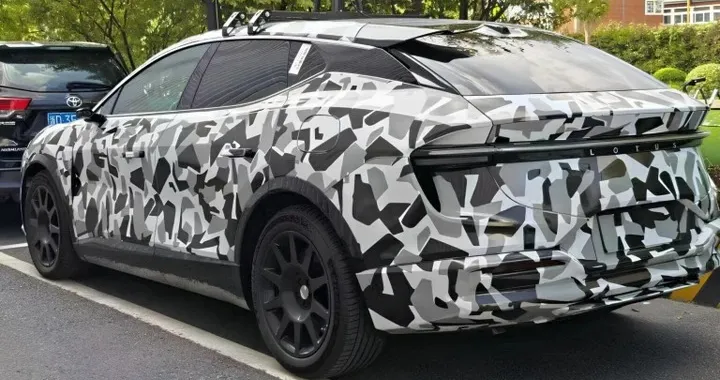 Lotus Eletre PHEV, avvistato su strada il prototipo definitivo