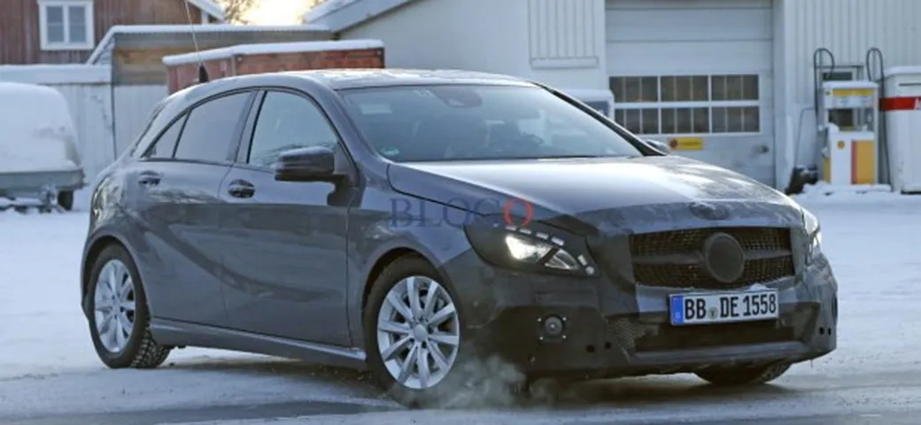 Mercedes Classe A 2015: foto spia del facelift
