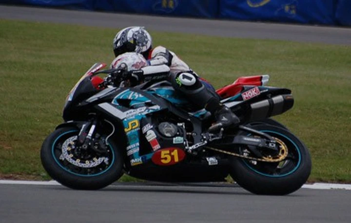 Foto del giorno: Motociclisti siamesi