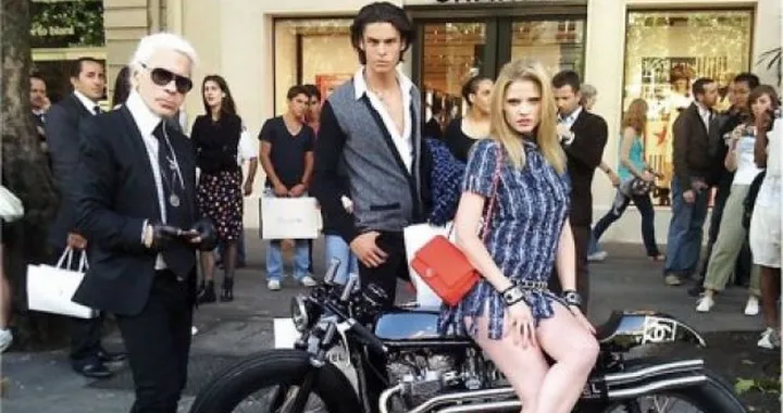 Foto del giorno: Chanel Motorcycle
