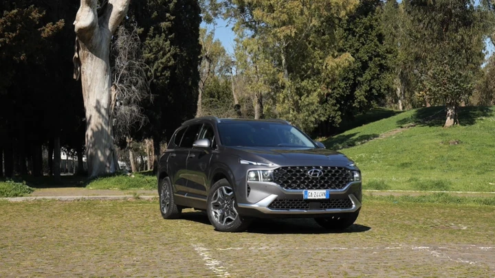 Hyundai Santa Fe 20th Anniversary in prova