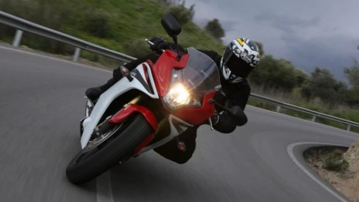 TEST Honda CBR600F 2011