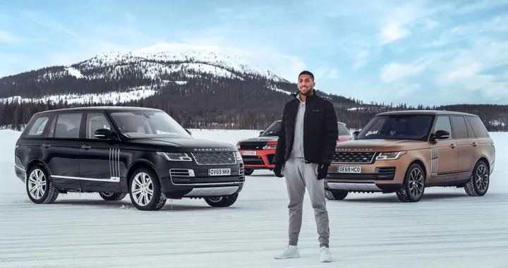 Range Rover festeggia i 50 anni con Anthony Joshua