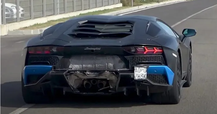 Lamborghini Aventador: in arrivo una nuova versione?
