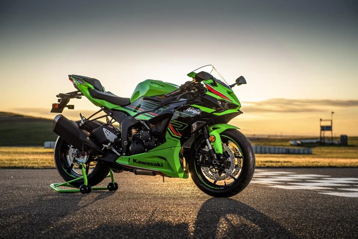 Kawasaki Ninja ZX-6R 2024: la supersport di media cilindrata si aggiorna [FOTO]