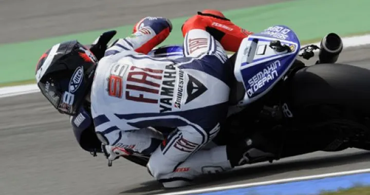 MotoGP: Jorge Lorenzo in testa nelle seconde libere precede Stoner e Pedrosa. Brutta caduta per Melandri che salterà la gara