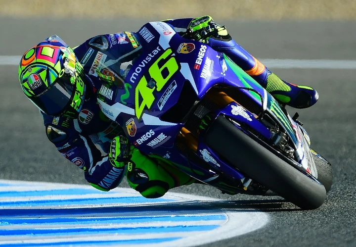MotoGP Jerez, pagelle. Gode solo il “Dottor” Rossi. Lorenzo e Marquez si … “attaccano” alle gomme