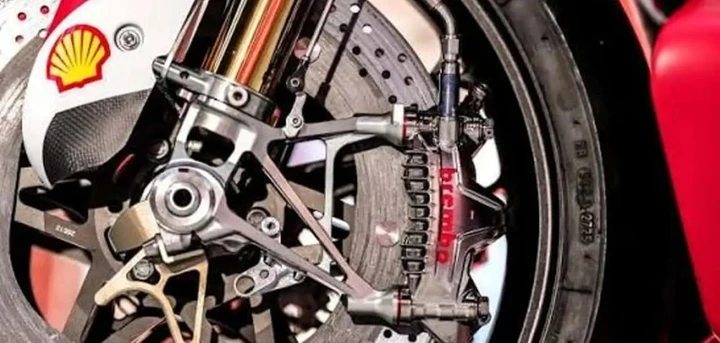 Brembo porta i freni carbonio-ceramici nel WSBK: svolta per le moto sportive