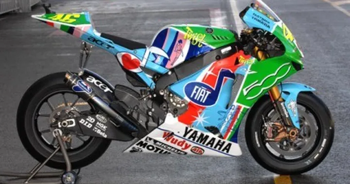 La Yamaha di Rossi per il lancio della Fiat 500