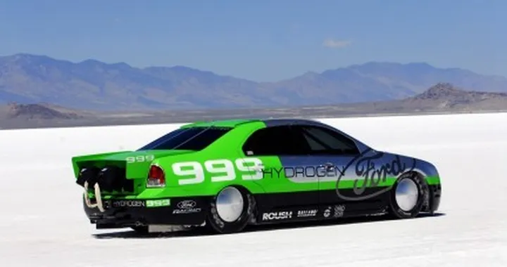 Ford Fusion 999: con 333 km/h è suo il record di velocità per fuel-cell a idrogeno