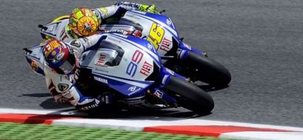 MotoGP: Rossi e Lorenzo pronti al via in Qatar. Inizia la competizione fra i due compagni di squadra