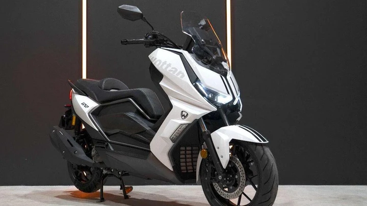 Wottan GT2 300: Promo Colore con sconto e bauletto GIVI