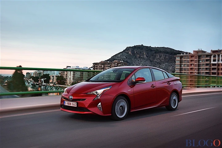 Toyota Prius: vent'anni di sfide, contro tutti